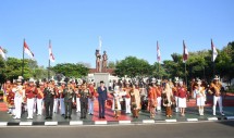Presiden dan Ibu Iriana Disambut Tradisi Penyambutan oleh Taruna saat Tiba di AKPOL Semarang