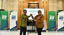 Direktur Pemasaran dan Pengembangan Produk Pegadaian Elvi Rofiqotul Hidayah dan Direktur Lelang (DJKN) Joko Prihanto