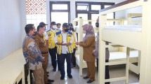 Juru Bicara Kementerian PUPR Endra S. Atmawidjaja meninjau Rusun pekerja di Tanjung Lesung