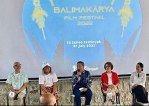 Dari kiri ke kanan: John Badalu (Direktur Program), Tommy F Awuy (Pendiri & Dewan Pengarah), Ahmad Mahendra (Direktur Perfilman, Musik dan Media, Direktorat Jenderal Kebudayaan, Kementerian Pendidikan, Kebudayaan, Riset dan Teknologi) , Leni Lolang (Dewan Pengarah), Ayu Laksmi (Dewan Pengarah)