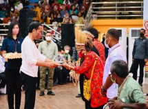 Presiden Jokowi Serahkan NIB bagi Pelaku UMKM di Tanah Papua