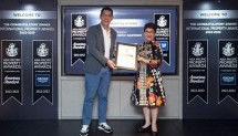 Lim Yoe Tie General Manager Casa Domaine dalam penerimaan penghargaan Asia Pacific Property Awards 