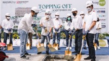 Topping Off Proyek Mall Living World