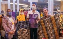 Menperin Agus Gumiwang Kartasasmita dalam Peringatan Hari Batik Nasional Tahun 2022 di Senayan