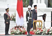 Presiden Jokowi memimpin Upacara HUT ke-77 TNI, Rabu (05/10/2022), di halaman Istana Merdeka, Jakarta. (Foto: Humas Setkab/Jay) 