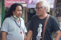 Budayawan Iwan Burnani Toni Bersama Seniman Eddie Karsito