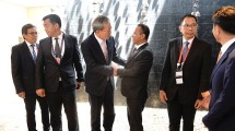 Menteri Investasi/Kepala BPKM Bahlil Lahadalia saat bertemu Presiden Direktur POSCO Jeong Tak di Bali
