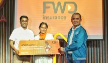 FWDII beri penghargaan kepada Ismawanty selaku founder Yayasan Wujud Cinta Satwa.