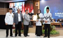 Kepala Perpusnas RI kukuhkan Wagub Kepulauan Riau sebagai Bunda Literasi Kota Batam.
