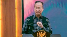 Menteri Perindustrian Agus Gumiwang Kartasasmita