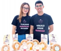 Victor Tawarik dan Jessica Pricilia sukses angkat bisnis kue semprong lewat Loves Semprong.