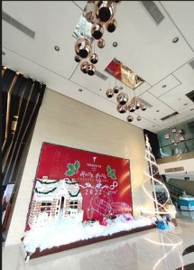 Suasana salah satu bagian ruangan di Teraskita Hotel Jakarta dengan tema Natal 2022. (Sumber: Manajemen PT Teraskita Hotel Jakarta)
