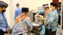 Jamaah Haji Indonesia yang berada di embarkasi haji di Jakarta 