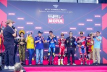 Ketua MPR RI Serahkan Trophy Juara World Superbike Mandalika 2023