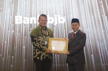 bank bjb Terima Penghargaan Bank Penyedia Layanan Pembayaran Zakat Terbaik dari Baznas