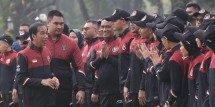 Presiden Jokowi didampingi Menpora Dito Ariotedjo melepas kontingen Indonesia ke SEA Games ke-32 di Kamboja, Selasa (02/05/2023), di halaman Istana Merdeka, Jakarta. (Foto: Humas Setkab/Rahmat)