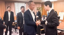 Menteri Perindustrian Agus Gumiwang Kartasasmita saat menemui Menteri Perekonomian, Perdagangan, dan Industri (METI) Jepang Yasutoshi Nishimura