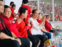 Presiden Jokowi menyaksikan FIFA Matchday antara Timnas Indonesia melawan Timnas Argentina di Stadion Utama Gelora Bung Karno, Senin (19/06/2023). (Foto: BPMI Setpres/Laily Rachev)