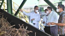 Menteri Perindustrian Agus Gumiwang Kartasasmita saat melakukan kunjungan kerja di pabrik gula PT. Muria Sumba Manis (MSM) di Desa Wanga, Sumba Timur, Nusa Tenggara Timur