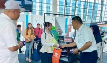 Maskapai Pelita Air peringati Hari Pelanggan Nasional dengan sapa penumpang di bandara Soekarno-Hatta.