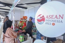 Pelaku pariwisata dan ekonomi kreatif dari negara-negara anggota ASEAN dilibatkan dalam upaya promosi produk pada CElebrASEAN EXPO 2023, yang digelar di Skybridge ASEAN, Stasiun MRT ASEAN, Jalan Sisingamaraja, Jakarta Selatan pada 6—9 September 2023. (Amiri Yandi/InfoPublik) 
