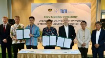 Penandatanganan MoU antara PT Jababeka & Co., dengan President University dan TUM Asia