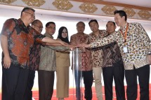 Sekjen Kemenperin bersama Bupati Kendal dan Manajemen KIK meresmikan politeknik Kendal