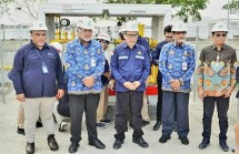 Dirjen Migas Kementerian ESDM, Turuka Ariadji bersama jajaran management KIK saat peresmian pengaliran pipa gas Cisem-1 