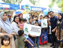 Hari Ikan Nasional 2023: PT Perikanan Indonesia Bagikan 650 Paket Ikan ke Generasi Emas di Lapangan Banteng 
