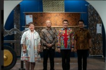 Seremoni pembukaan Panggung Karya Nusantara yang dihadiri Menteri Koperasi dan Usaha Kecil dan Menengah (Kemenkop UMKM) Teten Masduki dan Direktur Utama Sarinah Fetty Kwartati