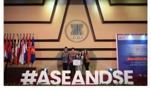 Tim JKaLgOLithm dari Indonesia sebagai Juara Ketiga di ASEAN Data Science Explorers Regional Finals 2023 dengan program SlumDunk 'Meningkatkan Kelayakan Huni Permukiman Kumuh melalui Pemantauan dan Kesukarelawanan yang Kuat' 