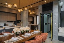 Nampak Dining room and Kitchen pada tipe Luxe Enclave, HANNAM yang juga dilengkapi Lift Space (available) bagi penghuninya. 