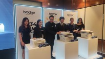  Manajemen PT Brother International Sales Indonesia, Saat acara peluncuran Printer Laser hitam putih seri terbaru, di Swissotel Pantai Indah Kapuk, Jakarta, Rabu (6/3/2024). 