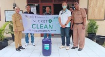 Penyerahan donasi 500 liter Cairan Antiseptic Secret Clean untuk korban banjir Semarang.