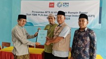Kepala Sekolah Mts Al Khoeriyah Rumpin Bogor bersama Ketua JUFI Wiyanto, Bendahara Ahmad Zuhdi dan Ibnu Syafaat