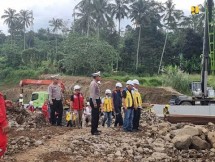 Menteri PUPR Basuki Tinjau Penanganan Darurat Longsor Tol Bocimi, Target Dibuka Fungsional Lebaran 2024