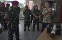 Dankormar Mayor Jenderal TNI (Mar) Endi Supardi Cek Peralatan Senjata
