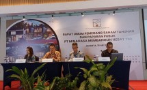 Jajaran Direksi PT Minahasa Membangun Hebat Tbk melakukan acara Paparan Publik usai Rapat Umum Pemegang Saham URUPS) di Jakarta. (Humas HBAT)