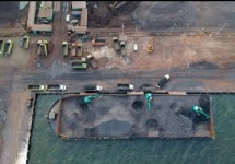 Foto: Bongkar Muat di Pelabuhan KCN