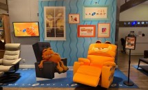 La-Z-Boy kenalkan kursi malas Garfield.