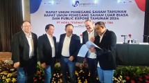 Jajaran direksi PT Mora Telematika Indonesia Tbk.