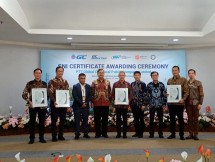 Direksi PTT Global Chemical (GC) berfoto bersama usai menerima sertifikasi SNI (Standar Nasional Indonesia) yang bergengsi untuk resin InnoPlus Polyethylene-nya. (Foto: Humas GC)