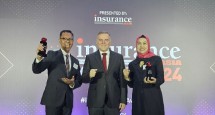 BRI Insurance saat menerima penghargaan