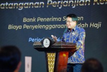 Ketua Asbisindo sekaligus Direktur Utama Bank Syariah Indonesia Hery Gunardi saat memberikan sambutan pada acara Penandatangan Perjanjian Kerjasam BPKH dengan 30 Bank Penerima Setoran Biaya Penyelenggaran Ibadah Haji Periode 2024-2027 Asbisindo 