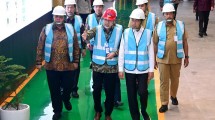 Presiden Joko Widodo di Pabrik Bahan Anoda Baterai Litium PT Indonesia BTR New Energy Material yang berada di Kawasan Ekonomi Khusus (KEK) Kendal