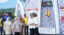 Presiden Jokowi resmikan 4 seksi jalan tol Sigli-Banda Aceh, Seksi 1 yang tersisa pada akhir tahun, sehingga jalan tol dapat segera dioperasikan sepenuhnya,