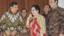 Ketua Umum PDI Perjuangan Megawati Soekarnoputri tersenyum saat menerima Ketua Umum Partai Gerindra Prabowo Subianto di kediamannya Jalan Teuku Umar, Jakarta, Rabu, 24 Juli 2019. TEMPO