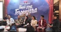 Dompet Dhuafa berkolaborasi dengan Titimangsa menggelar teater musikal bertajuk Tanah Yang Terpenjara