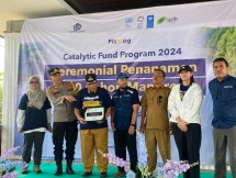 Fishlog bersama aparatur sipil dan masyarakat di Muara Gembong, Kabupaten Bekasi tebar pohon mangrove