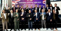 Ketua Umum Serikat Media Siber Indonesia (SMSI), Firdaus, secara resmi mengukuhkan Pengurus Pusat SMSI masa bakti 2024-2029 dan melantik Pengurus Perkumpulan Pemimpin Redaksi Media Siber Indonesia (Forum Pemred SMSI) di Hall Dewan Pers, Jakarta, Kamis (26/9).